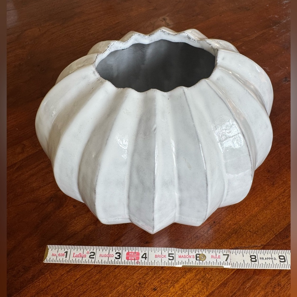 Vietri Incanto Handmade Earthenware White Round Pleated Vase - Picture 5 of 11